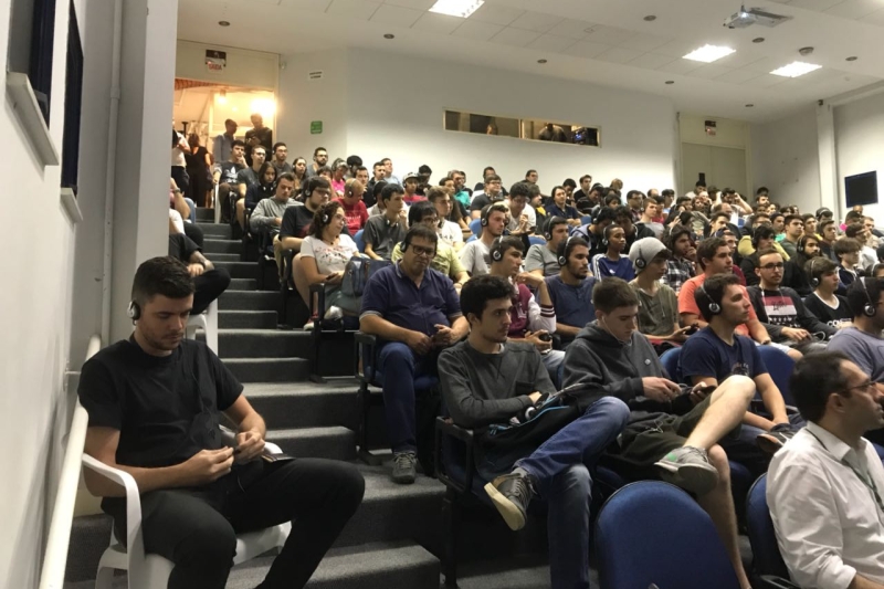 Wadewitz proferiu palestra a estudantes do SENAI Florianópolis