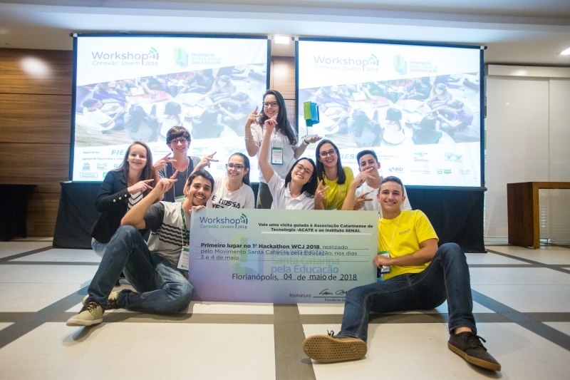 Equipe vencedora do Hacathon organizado pelo Movimento SC pela Educação. Foto: Marcos Campos
