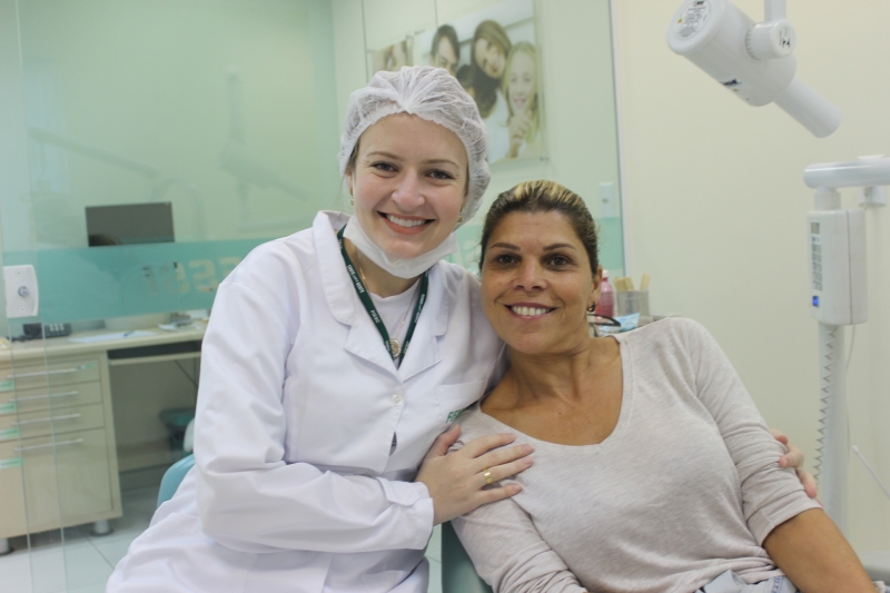 Regina (d) procurou serviços de odontologia e clínica geral. Foto: Fabiano Bordignon