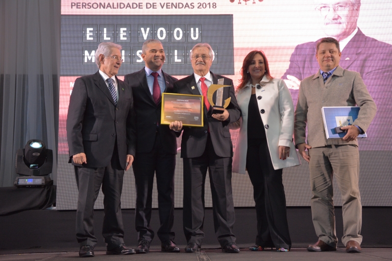 Entrega do prêmio foi realizada na noite desta terça-feira (12), em Chapecó (foto: MB Comunicação)