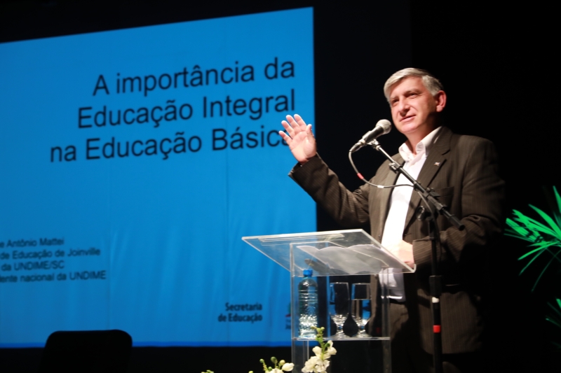 Roque Mattei, secretário de Educação de Joinville. Foto André Kopsch