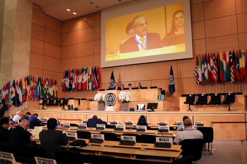 Na plenária, Andrade lembrou que o Brasil é um dos países que mais ratificou convenções da OIT. Foto: Guilherme Quiros.