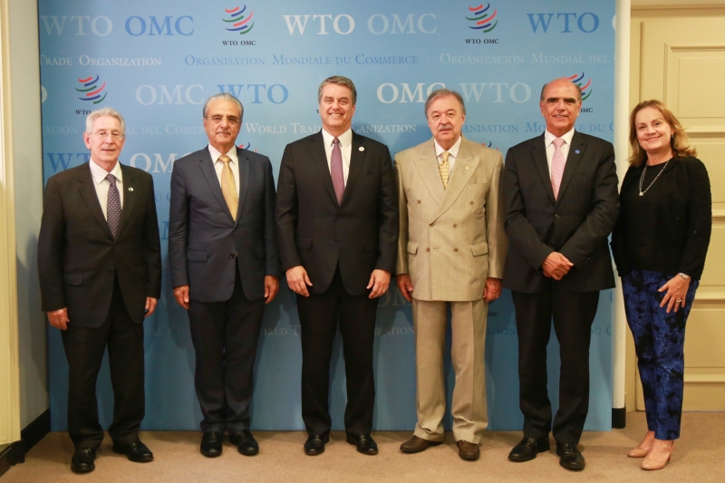 Na OMC, Côrte (e), com Braga (CNI), Roberto Azevêdo (OMC) e outras lideranças da indústria brasileira. Foto: Guilherme Queiroz/CNI.