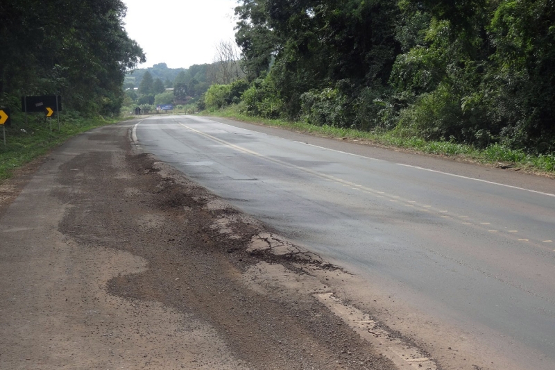 BR-158: situação do pavimento no acesso ao município de Cunha Porã (foto: Ricardo Saporiti)