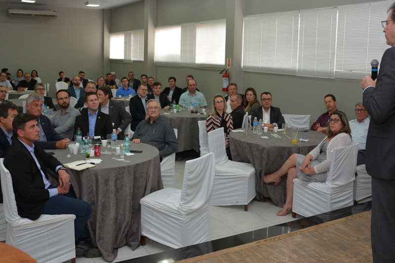 Reunião na ACIC, em Chapecó (foto: MB Comunicação)