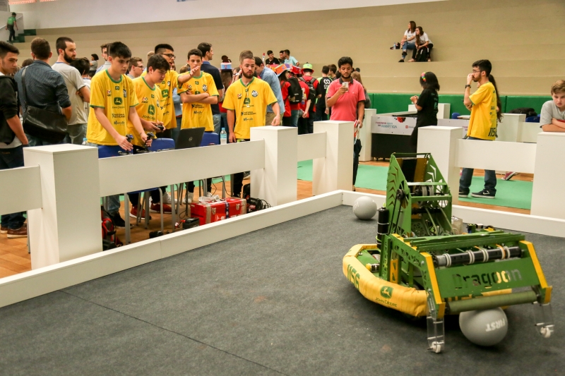 Demonstração de robôs está entre as atrações do evento. (Foto: Rodrigo Parucker/Grazieli Scottini)