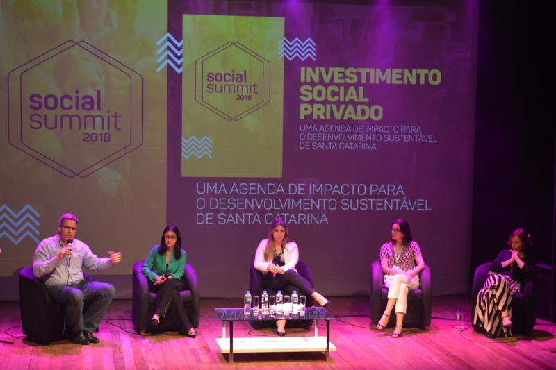 Painel realizado no evento discutiu o investimento social privado em SC. Foto: Ronaldo Corrêa
