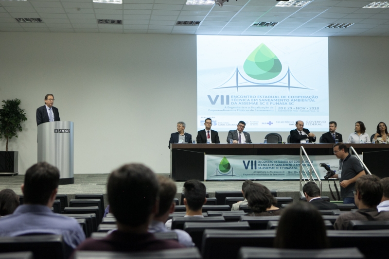 Encontro Estadual de Cooperação Técnica em Saneamento Ambiental reuniu autoridades e especialistas na sede da FIESC, em Florianópolis (foto: Filipe Scotti)