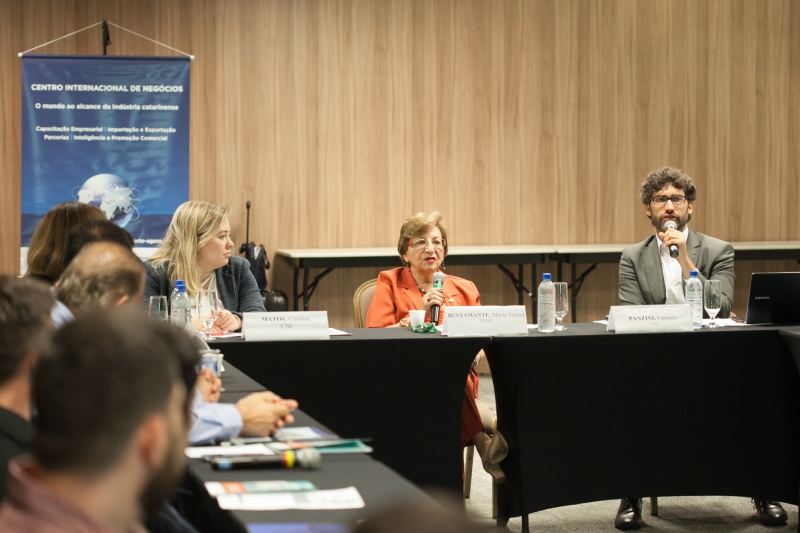Reunião da Câmara de Comércio Exterior da FIESC abordou acordos comerciais e compras governamentais (foto: Filipe Scotti)