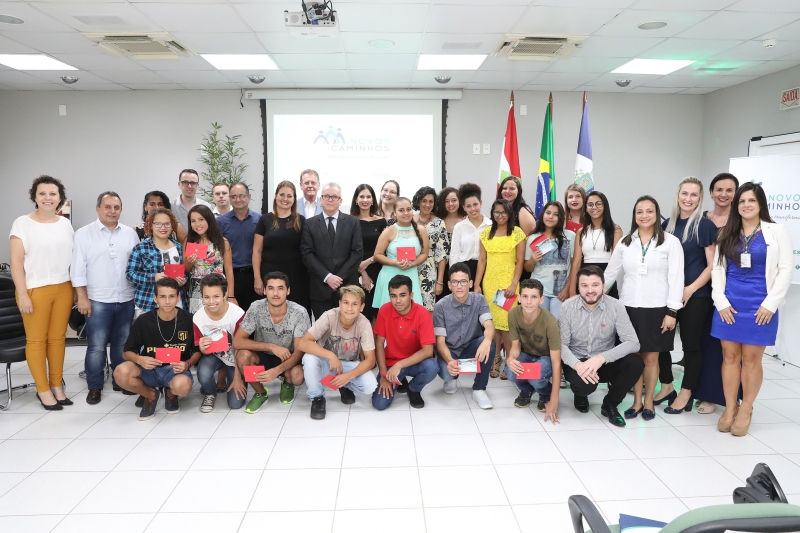 Em Joinville, 38 jovens se formaram nesta quinta-feira (6) no Programa Novos Caminhos (Foto: André Kopsch/ Joinville)
