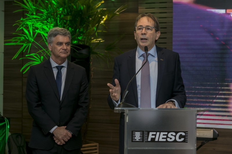 Presidente da FIESC, Mario Cezar de Aguiar (dir.), e presidente do TJ-SC, Rodrigo Collaço (foto: Fernando Willadino)