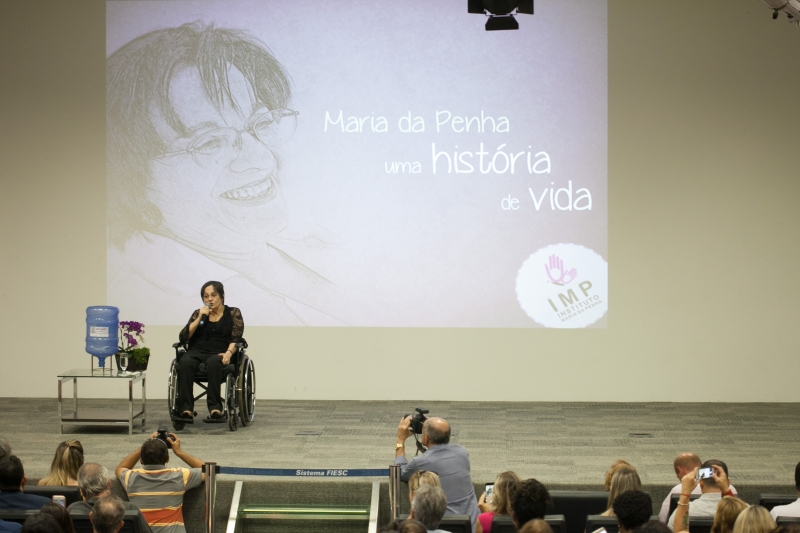 Maria da Penha defendeu a importância de se criar mecanismos que protejam as mulheres da violência. (Foto: Filipe Scotti)