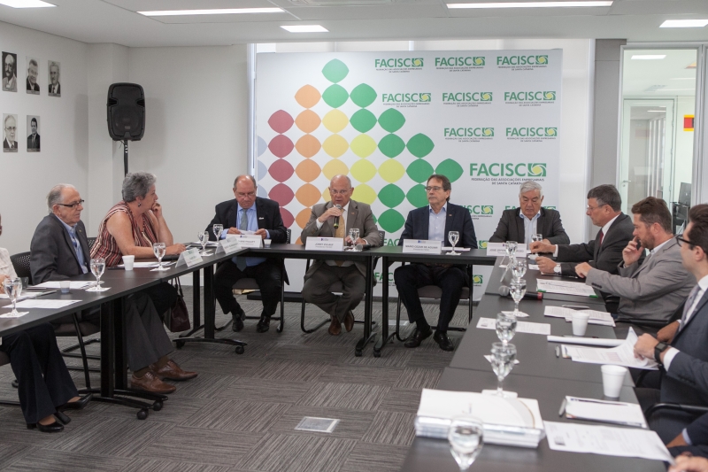 COFEM realizou reunião na sede da FACISC e decidiu que vai reforçar pedido para que setor empresarial seja ouvido nas discussões sobre os incentivos (foto: Filipe Scotti)