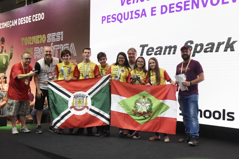 Equipe Team Spark, de Criciúma, venceu Pesquisa e Desenvolvimento na competição F1 in Schools. Foto: José Paulo Lacerda