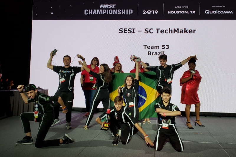 Equipe Techmaker recebe o troféu Gracious Professionalism. Foto: Divulgação/CNI