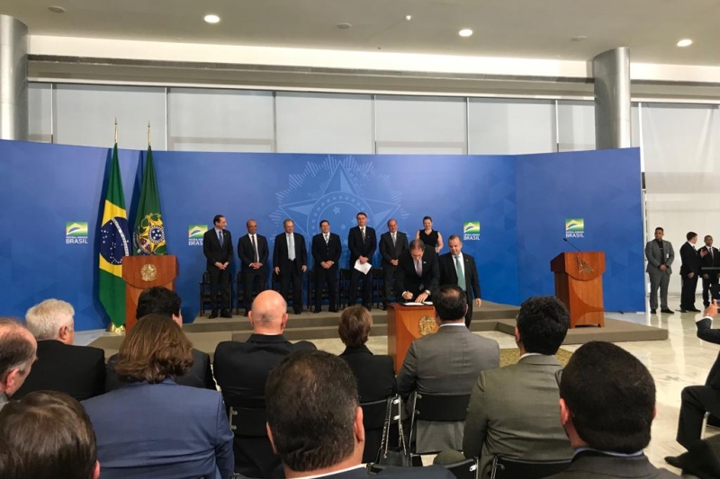 Na cerimônia no Palácio do Planalto, presidente da FIESC e Secretário da Previdência assinam termo de cooperação técnica