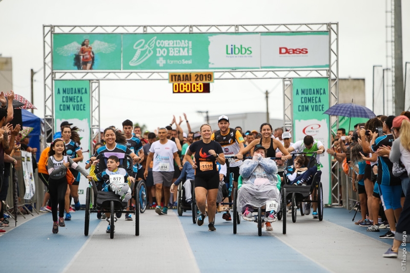 Corrida do Bem reúne mais de 1,1 mil atletas em Itajaí