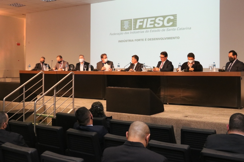 Reforma administrativa é a chave para o equilíbrio fiscal, diz FIESC