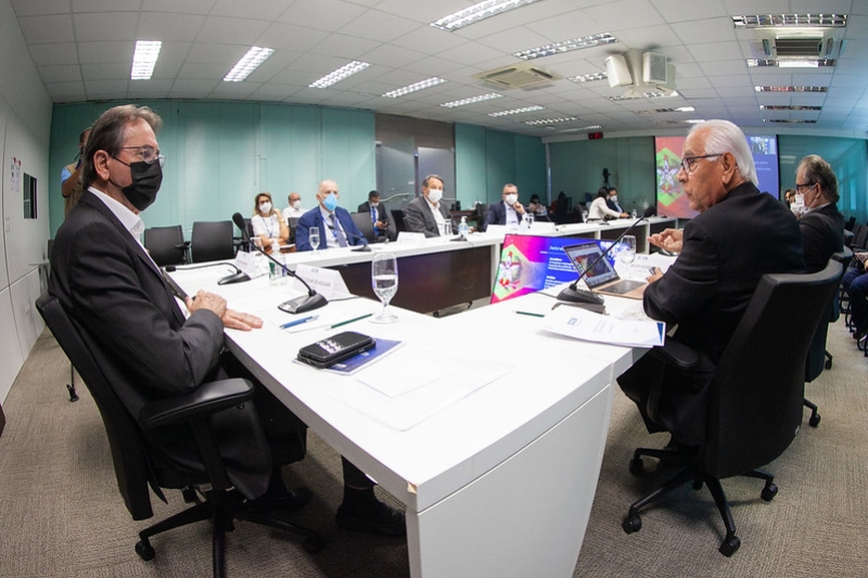 Em reunião de diretoria, FIESC debate cenários econômico e político e enfrentamento à pandemia