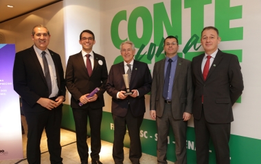 Osvair Matos (e), Roberto de Medeiros, Glauco José Côrte, Marcelo Carneiro e João Roberto Lorenzett, na entrega do prêmio. Foto: Marcus Quint 