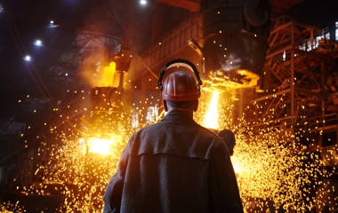 Cenário doméstico de alta dos juros também pode afetar setor metalmecânico. (Foto: AdobeStock)