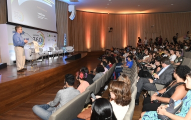 Robótica mantém o interesse dos estudantes pela sala de aula, afirma diretor da NASA