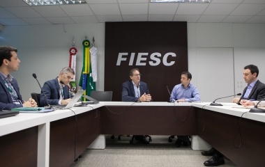 FIESC debate iniciativas de saúde com secretário de estado