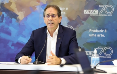 Indústria puxa retomada em 2020, mas reformas e controle fiscal condicionam crescimento em 2021