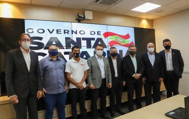 Empregadores e trabalhadores entregam proposta do Mínimo Regional ao governo de SC