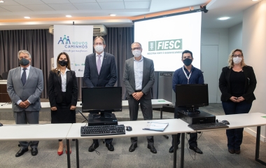 TRE-SC e Unimed Grande Florianópolis doam computadores para o Novos Caminhos