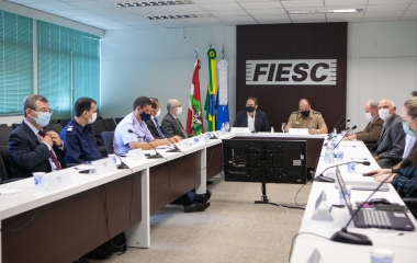 Comitiva das Forças Armadas conhece o potencial da indústria de SC