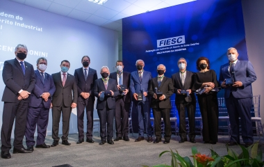 FIESC reconhece industriais com a Ordem do Mérito Industrial