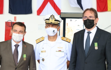 Presidente da FIESC recebe medalha Mérito Tamandaré, da Marinha