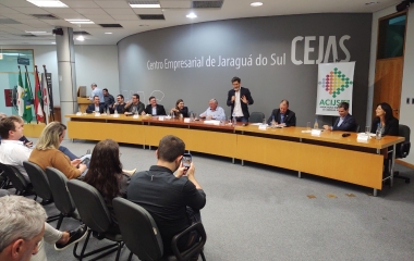 Painel em Jaraguá do Sul debate caminhos para SC avançar em mobilidade elétrica