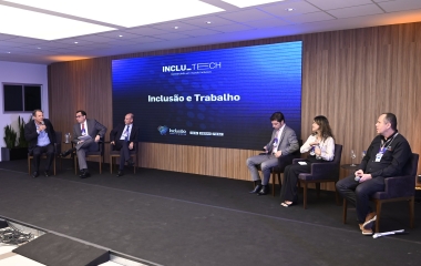 Indústria é o setor que mais contrata pessoas com deficiência em SC