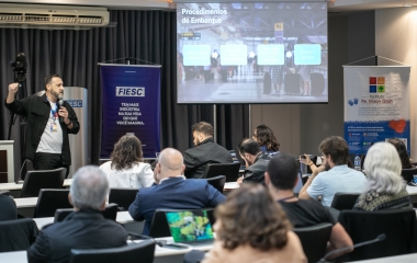 Evento na FIESC desenvolve plano de negócio para escola de jovens de periferia