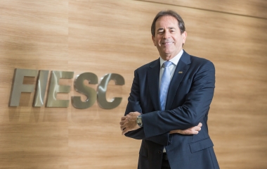 Presidente da FIESC recebe título de Cidadão Benemérito de Joinville