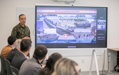 Exército se aproxima da indústria de SC para reduzir importações
