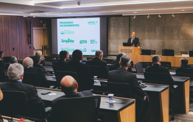 Alcaplás apresenta a industriais de SC programa Tampinhas do Bem