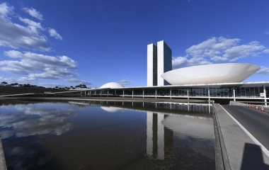 Compensação da isenção do IR deveria vir de corte de despesas, diz FIESC