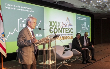 Côrte: "Vamos trabalhar, cada um fazer a sua parte, que nós vamos vencer a crise" (foto: Heraldo Carnieri)