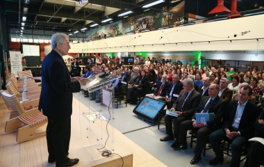 Reduzir evasão dos cursos de educação de adultos foi um dos desafios debatidos no evento de lançamento (foto: Pedro Waldrich)