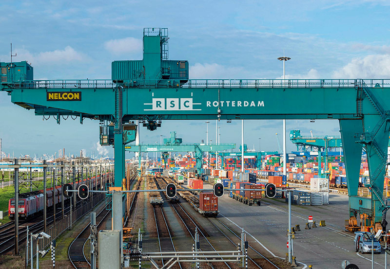 Porto de Rotterdam, na Holanda: principais portos do mundo são conectados a ferrovias