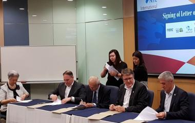 Assinatura ocorreu em evento realizado nesta terça-feira (20), em Singapura.