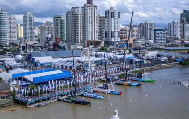 Barcos da Ocean Race ancorados em Itajaí