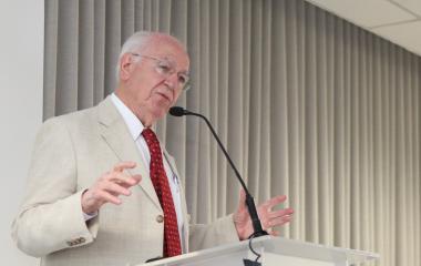 Na FIESC, José Pastore aborda educação como estratégia competitiva