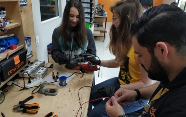 Feira das Descobertas e Invenções reúne trabalhos de alunos do SESI em Blumenau e em Joinville