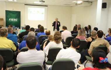 Cada real investido em educação tem dez vezes mais retorno, afirma economista