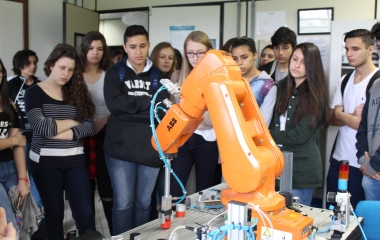 Mundo SENAI apresenta oportunidades de carreiras tecnológicas na indústria