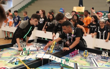 Catarinenses buscam vagas em competições internacionais de robótica
